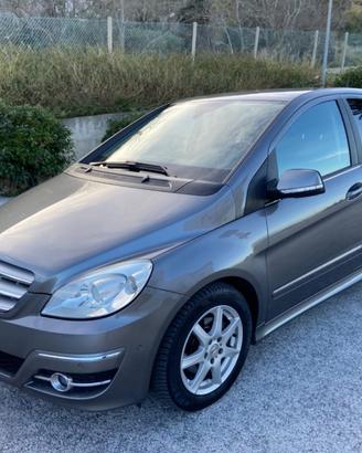 MERCEDES-BENZ B 180 CDI Executive