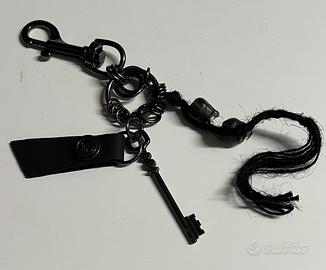 Portachiavi in metallo STUSSY