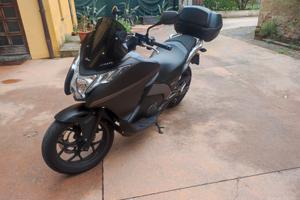 Honda integra NC700D