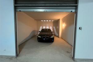 Via delle tufare angolo via superga ampio garage