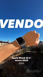 Apple Watch SE 44mm + 2 cinturini originali