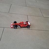 macchinina giocattolo ferrari