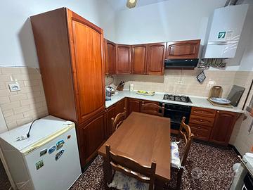 Cucina compresa di  Tavolo sedie  frigo lavastov.