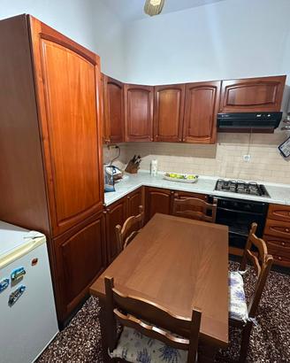 Cucina compresa di  Tavolo sedie  frigo lavastov.