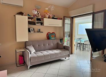 Trivano con balconi, posto auto e terrazza