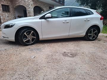 Volvo V40 D2