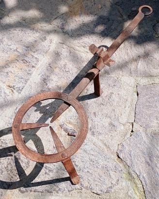 treppiede sotto pentola camino