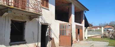 Vendita immobile con terreno adiacente incluso