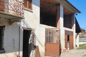 Vendita immobile con terreno adiacente incluso