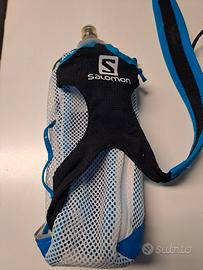 Borraccia Flask Salomon a mano