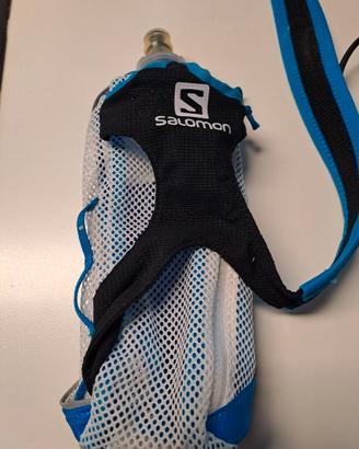 Borraccia Flask Salomon a mano