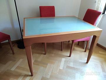 Tavolo moderno con 4 sedie