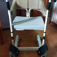 Sedia comoda con ruote per doccia o WC