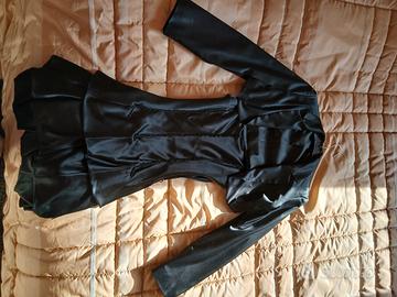 abito nero con coprispalle