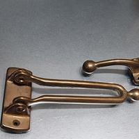 Gancio di sicurezza per porta