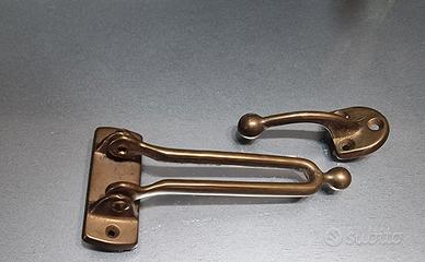 Gancio di sicurezza per porta