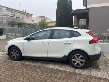 Volvo v 40 cross country