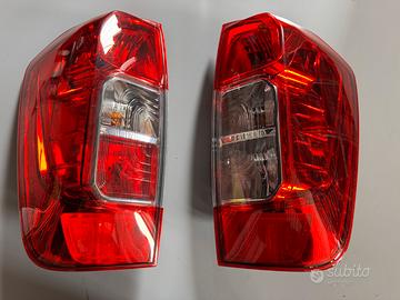 Coppia Fanali Posteriori Nissan Navara