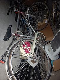 Varie bici vintage e più recenti