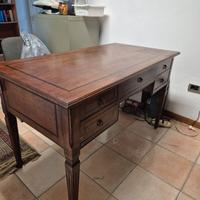 scrivania e libreria 