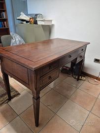 scrivania e libreria 