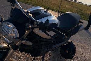 Monster 696