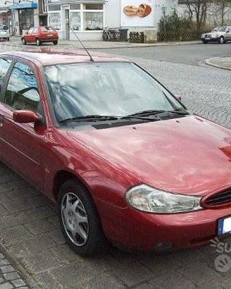 Parabrezza Ford Mondeo 1 serie da 1993 a 2000
