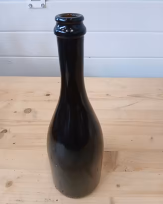 Stock Bottiglie in Vetro Scuro Modello Champagnott
