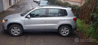 Unico proprietario buono stato zero riparazioni