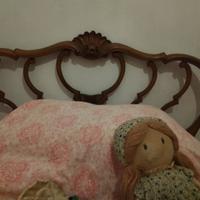 struttura letto in noce testiera intagliata