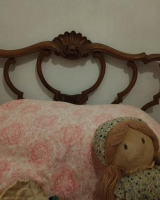 struttura letto in noce testiera intagliata