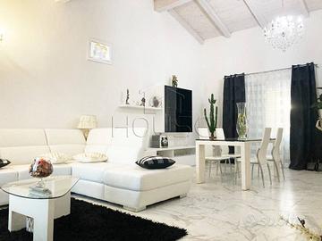 Appartamento di 175 m² con più di 5 locali e box a
