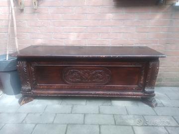 vecchia cassapanca in legno 