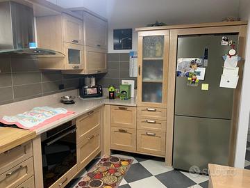 Cucina artigianale tutta in rovere massiccio