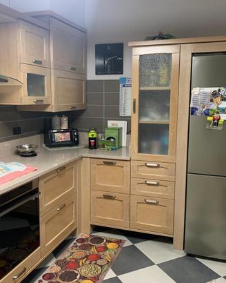 Cucina artigianale tutta in rovere massiccio