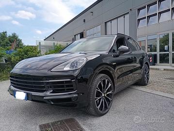 Porsche Cayenne E-Hybrid -2021-IVA esposta