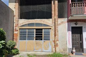 CERMENATE vendiamo RUSTICO su due livelli