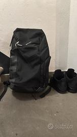 due zaini nike ( uno medio- uno grande )