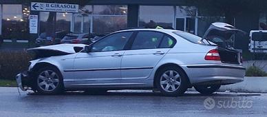 BMW Serie 3 E46 del 2003 SMEMBRO A PEZZI