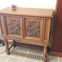 Mobile da soggiorno o mobile bar