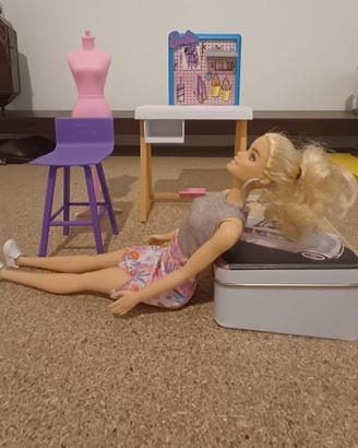 SET BARBIE SARTA Fashion Designer Doll & Studio