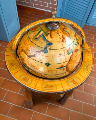 Mappamondo in legno 