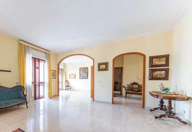 220 m² a Piazza Mazzini con doppio ingresso