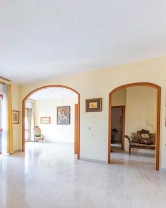 220 m² a Piazza Mazzini con doppio ingresso