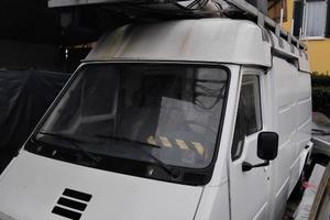 Furgone per ambulanti con tenda