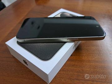 iPhone 15 Pro + Cover magsafe + vetro protettivo