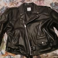 giubbotto in pelle nera