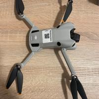 DJI Mini 4 Pro Fly More Combo con DJI RC 2 accesso