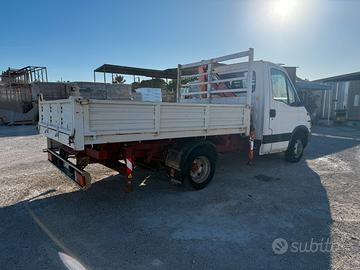 Iveco Daily ribaltabile con gru