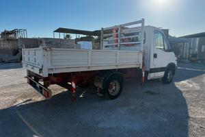 Iveco Daily ribaltabile con gru
